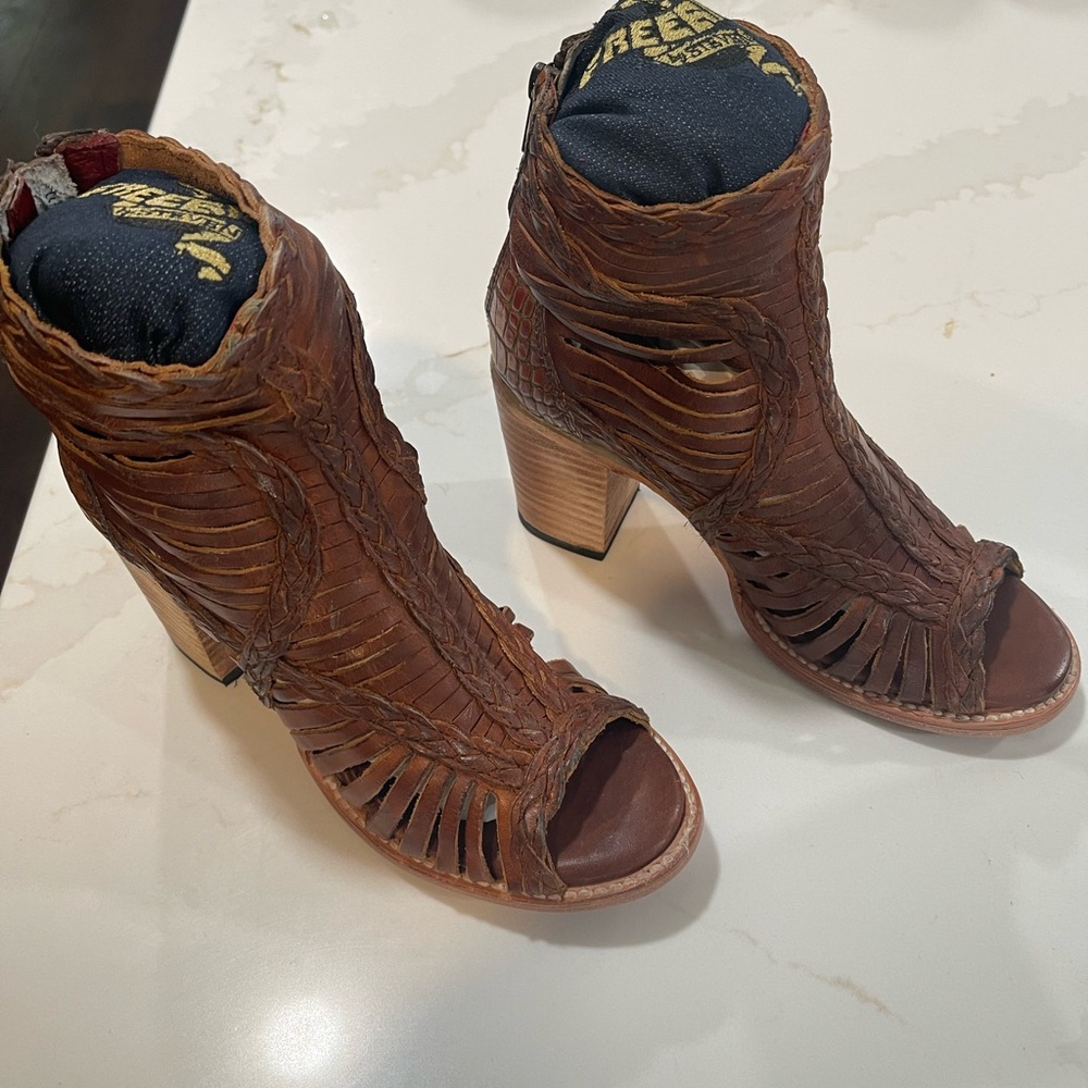 BNIB Freebird Bela Size 8 Cognac